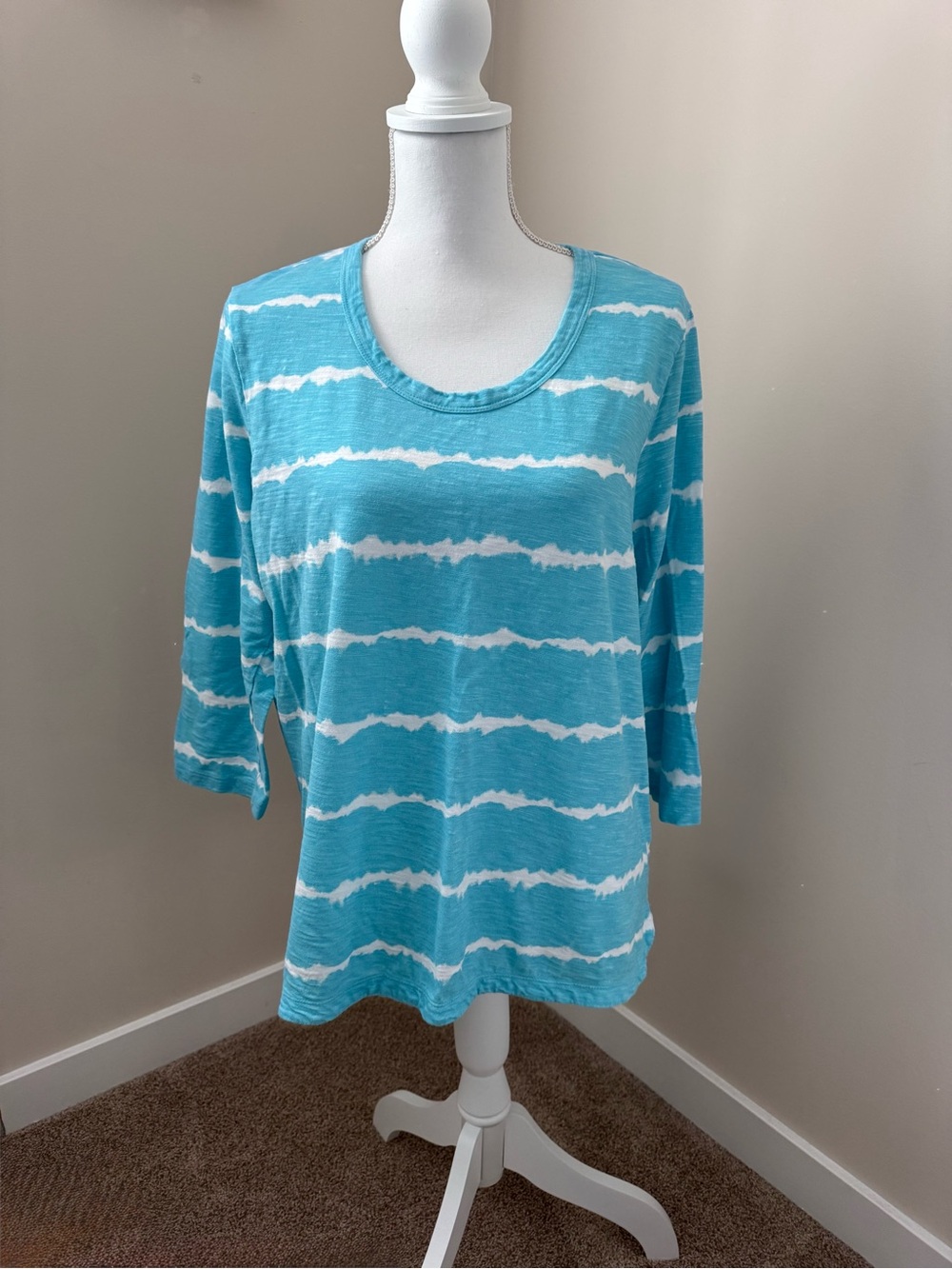 Chico’s Aqua & White Women's Scoop Neck Top 3/4sleeve, hi/lo hem